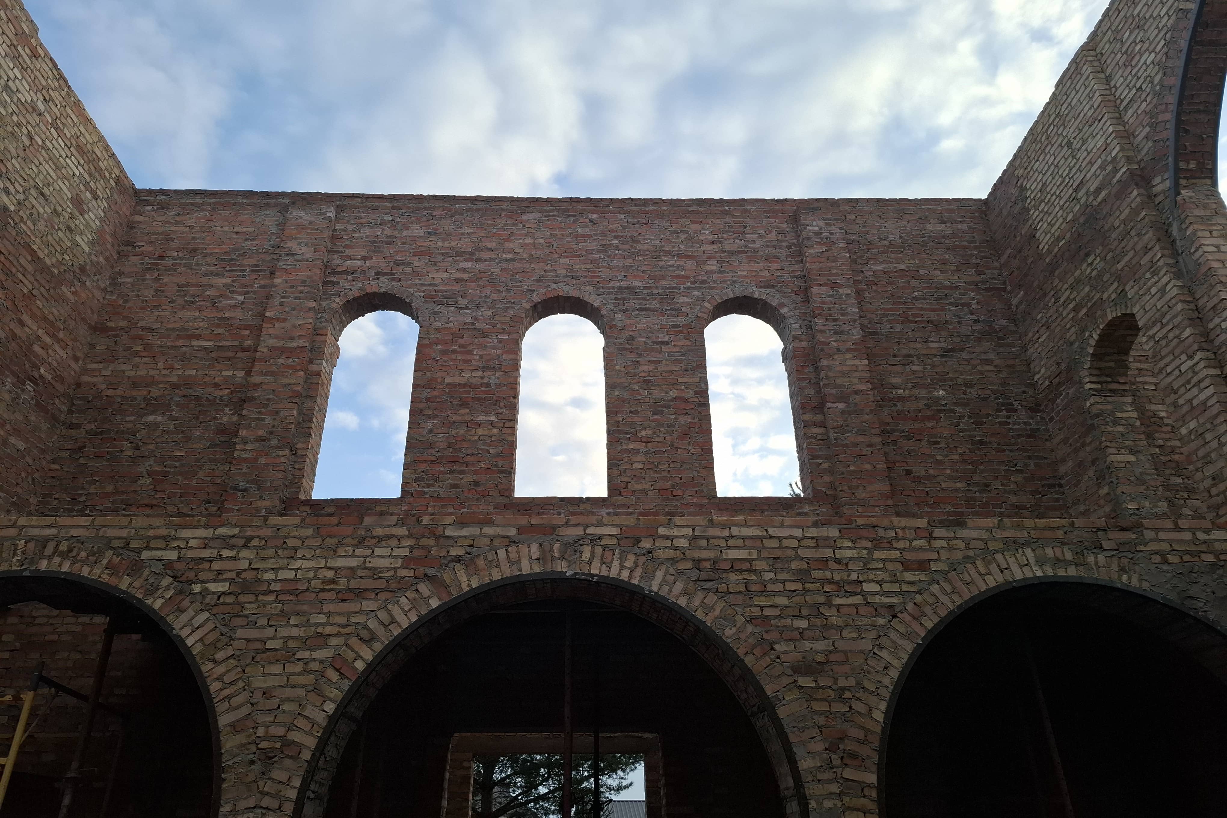 Воскресенський собор – масштабний собор із вражаючим фасадом та куполами